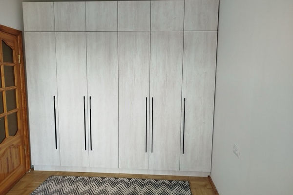 Шкафы распашные