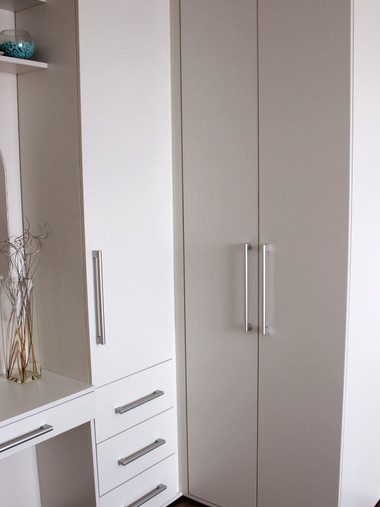 Шкаф корпусной распашной №13