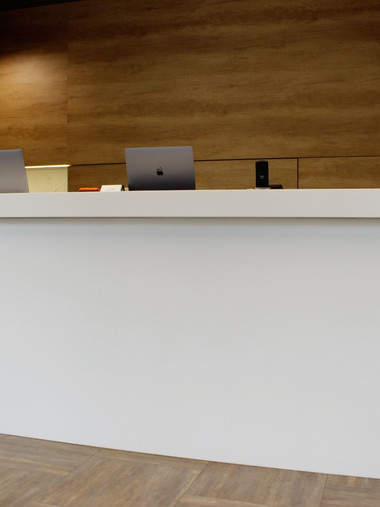 Стол-стойка ресепшен №11