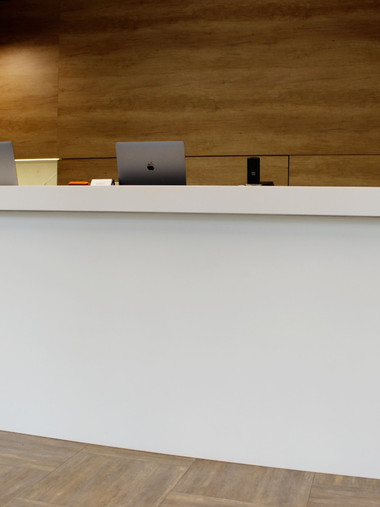 Стол-стойка ресепшен №11