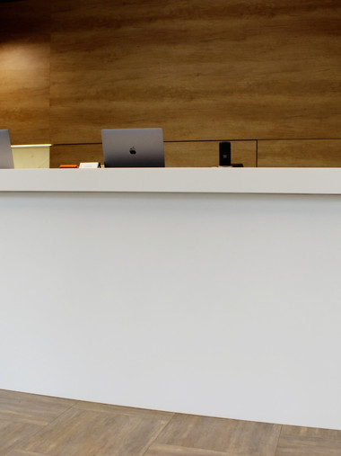 Стол-стойка ресепшен №11