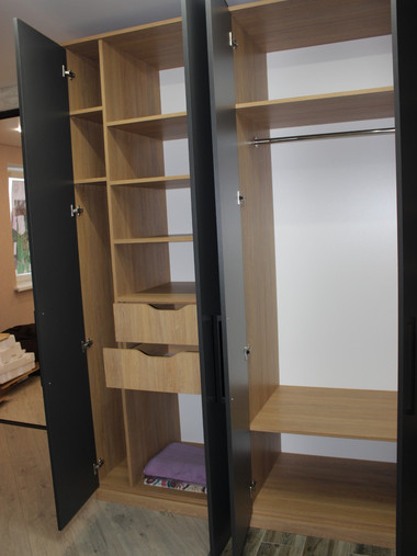 Шкаф-купе распашной №17